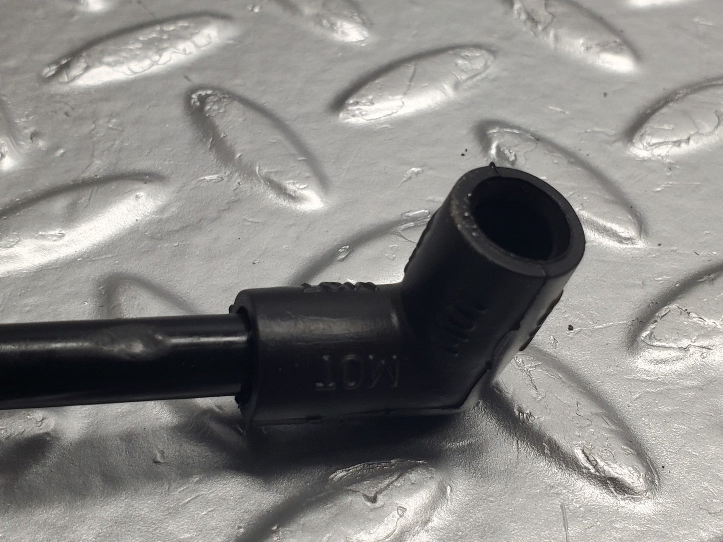 W124 Wagon throttle body valve vacuum hose pipe used OEM