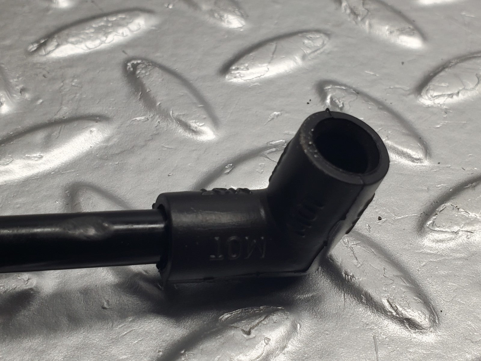 W124 Wagon throttle body valve vacuum hose pipe used OEM