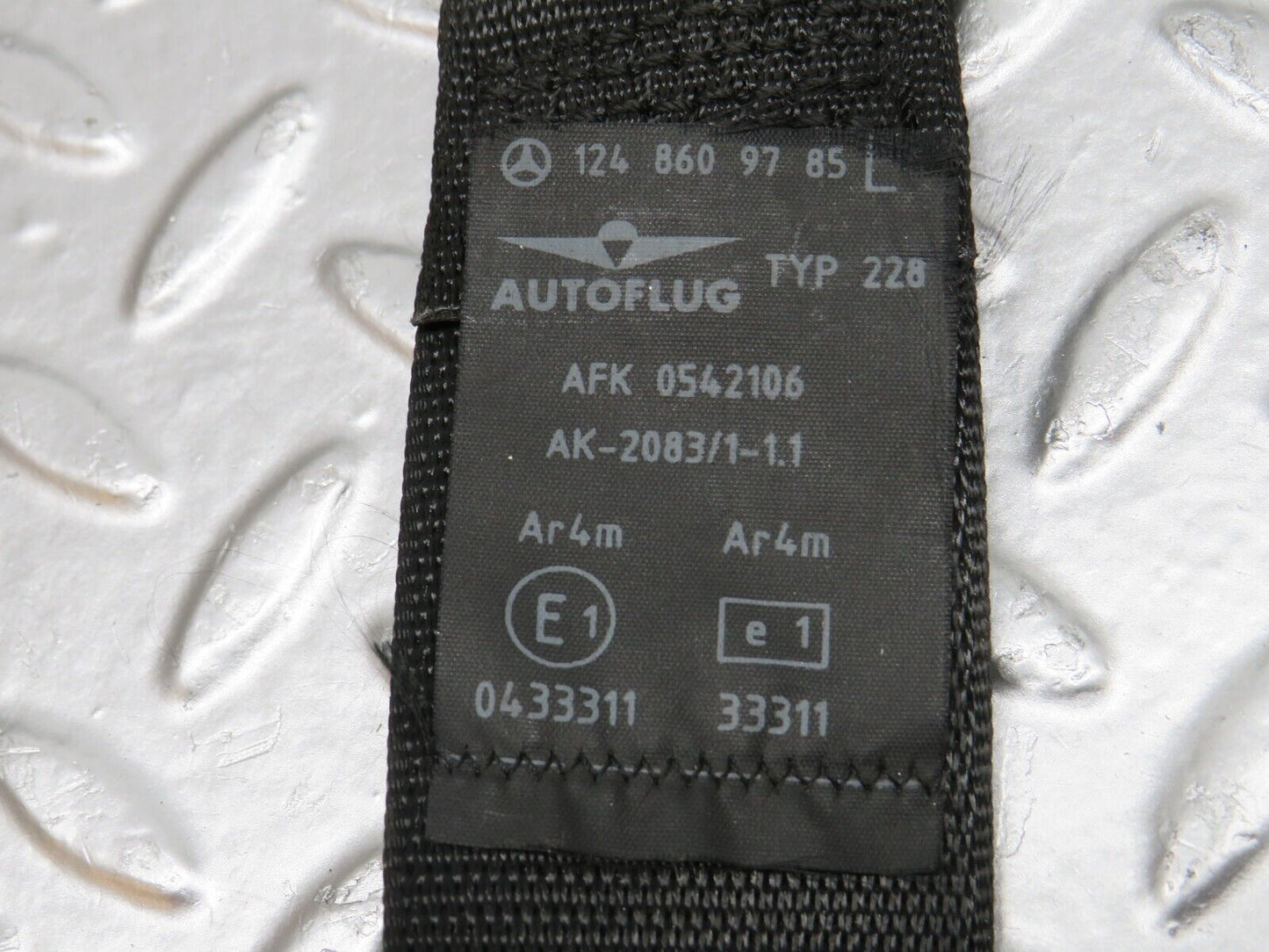 31537 Mercedes-Benz S124 220TE Wagon Front Left Seat Belt 1248609785