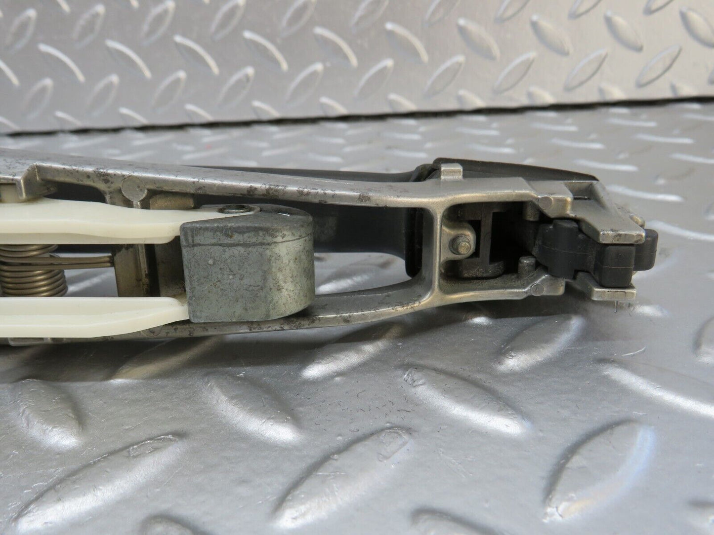 33911 Mercedes-Benz W124 260E Rear Left Exterior Door Handle