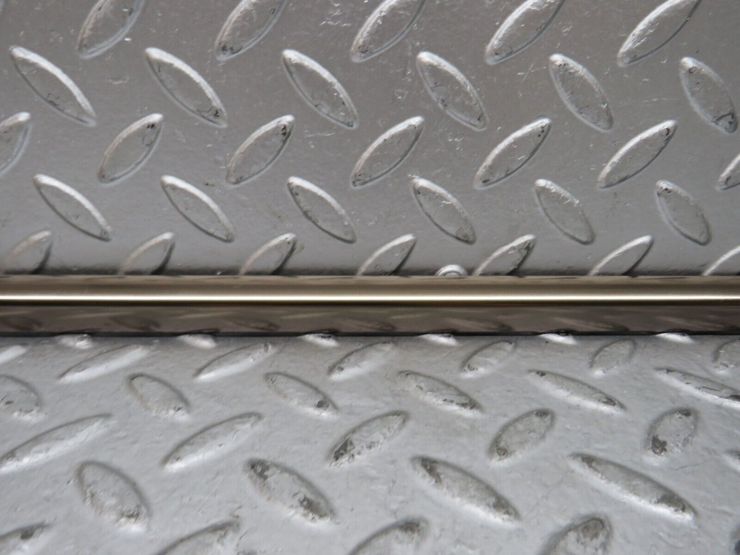 29002 Mercedes-Benz C124 320CE Coupe Rear Right Window Exterior Chrome Trim