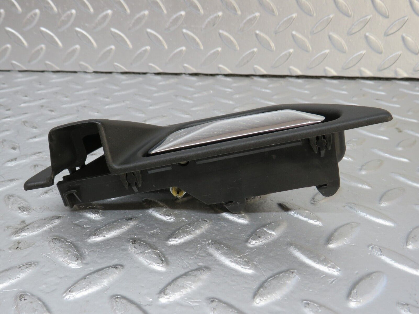 33907 Mercedes-Benz W124 260E Interior Door Handle Front Left 1247600161