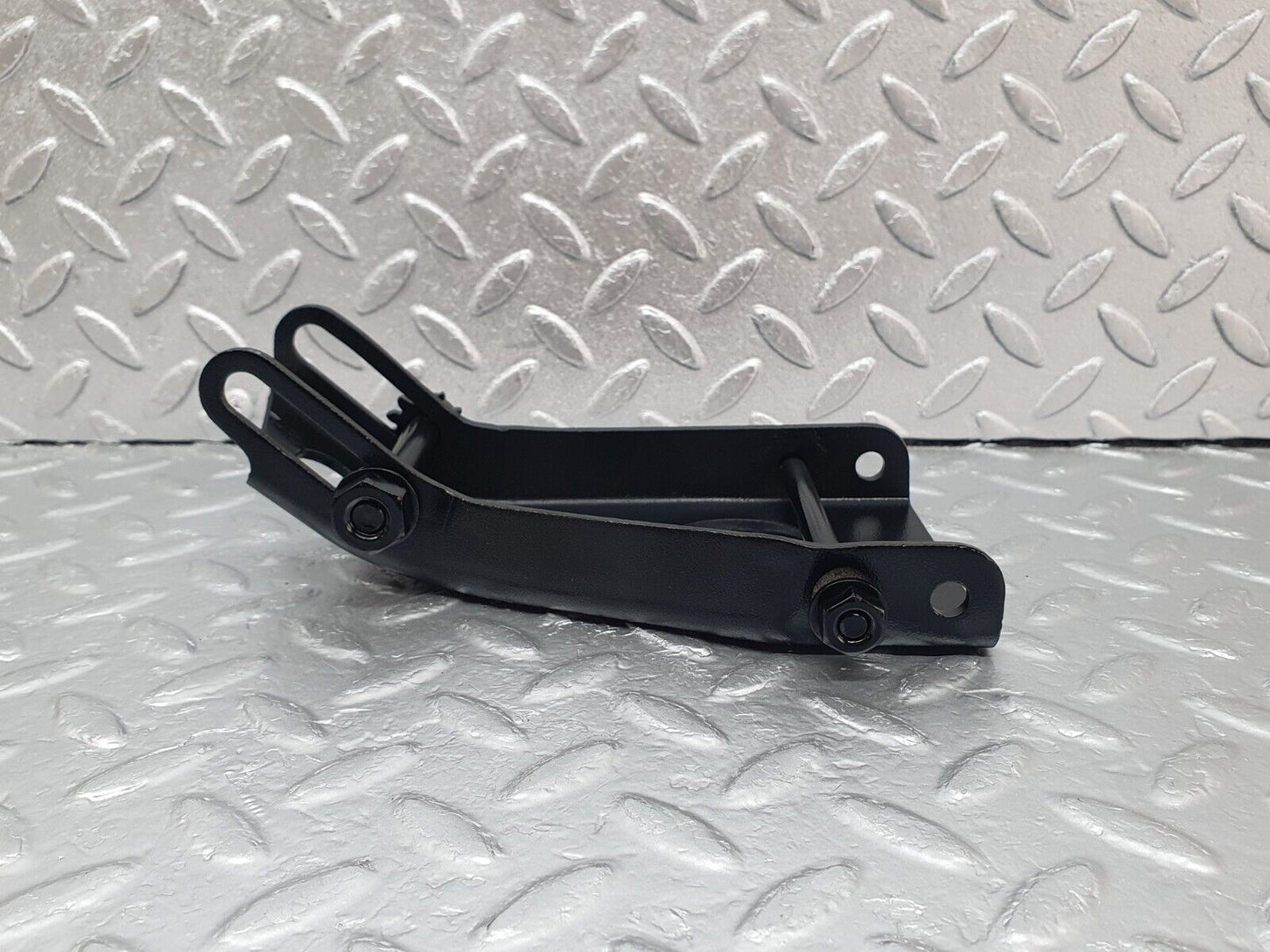 43552 Mercedes-Benz C126 380SEC Coupe Alternator Generator Bracket
