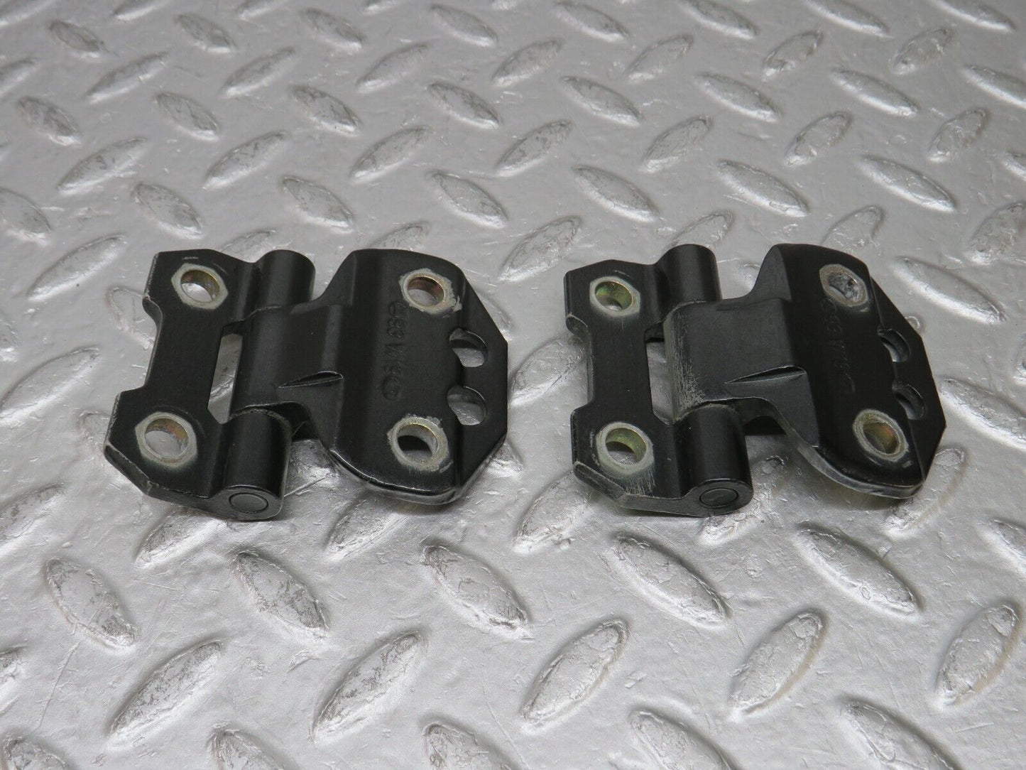37738 Mercedes-Benz A124 320E Cabriolet Door Hinge Left Side