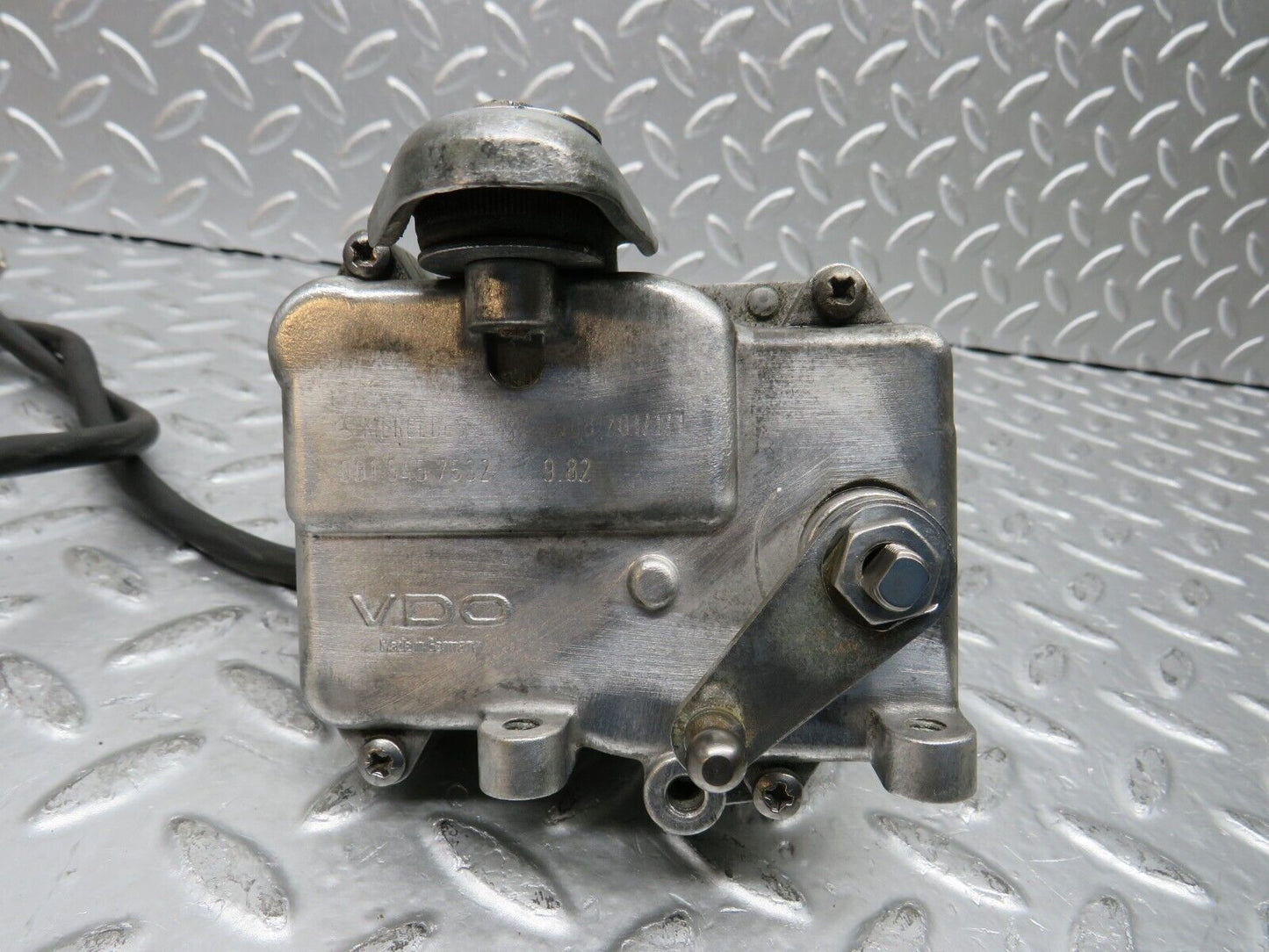 29815 Mercedes-Benz W123 230E Cruise Control Actuator 0015457532