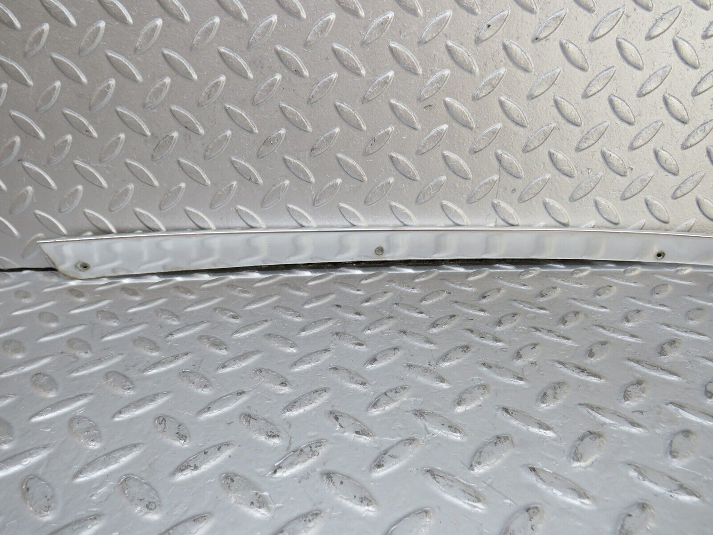 36324 Mercedes-Benz W126 420SE Roof Chrome Trim Right Side