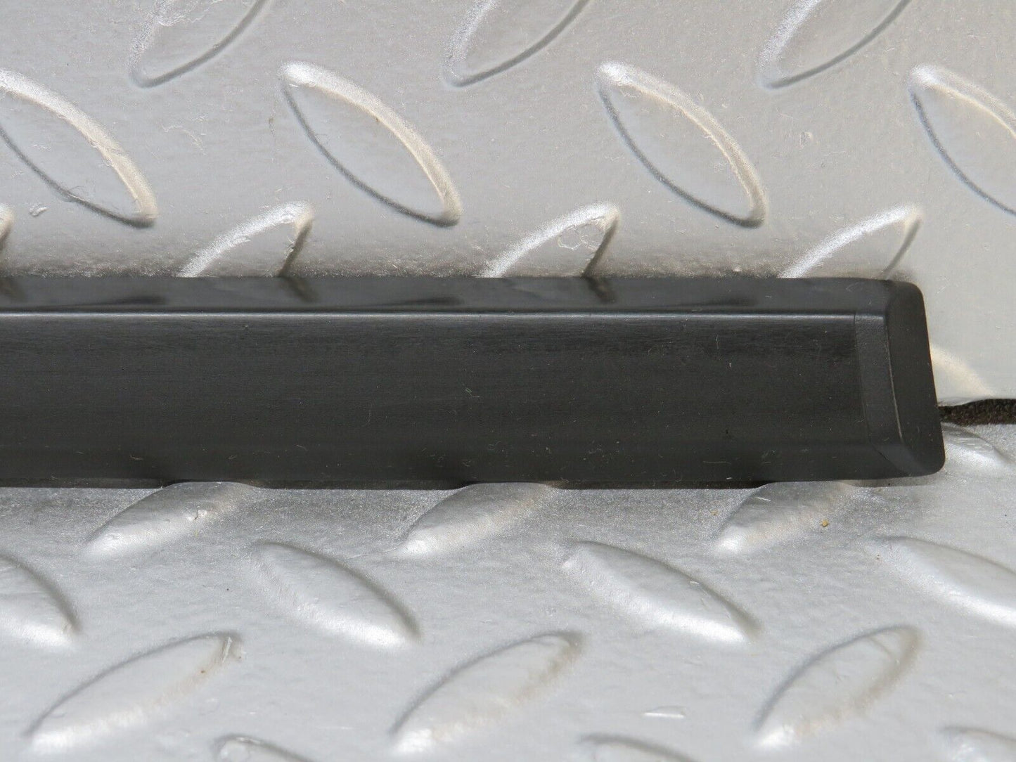 33845 Mercedes-Benz W201 190E 2.0L Front Left Door Centre Moulding Trim