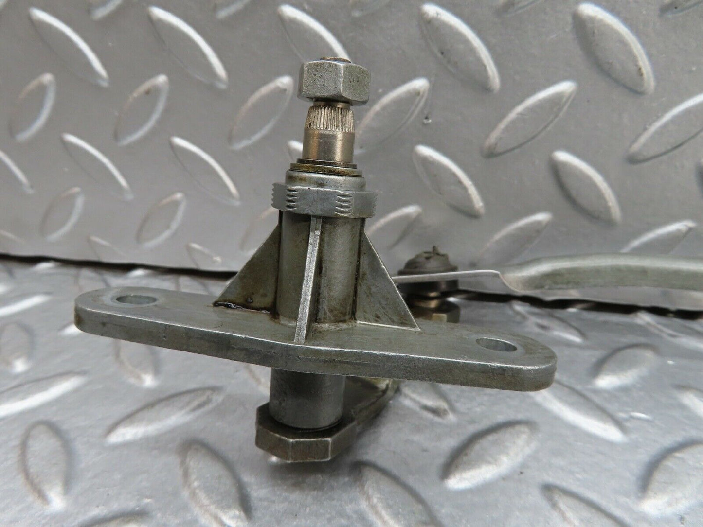 19131 Mercedes-Benz W123 300D Windscreen Wiper Linkage LHD