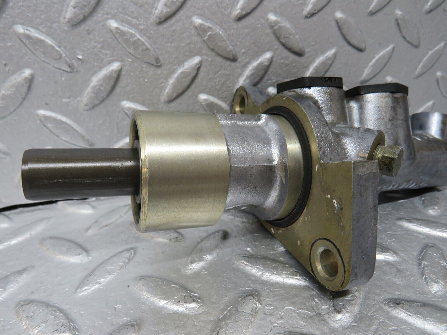 37010 Mercedes-Benz C126 420SEC Coupe Brake Master Cylinder Girling