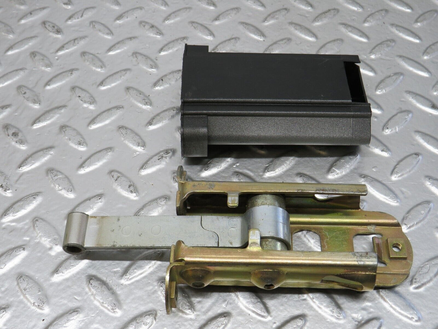 24751 Mercedes-Benz W140 S320 Rear Door Safety Check Strap