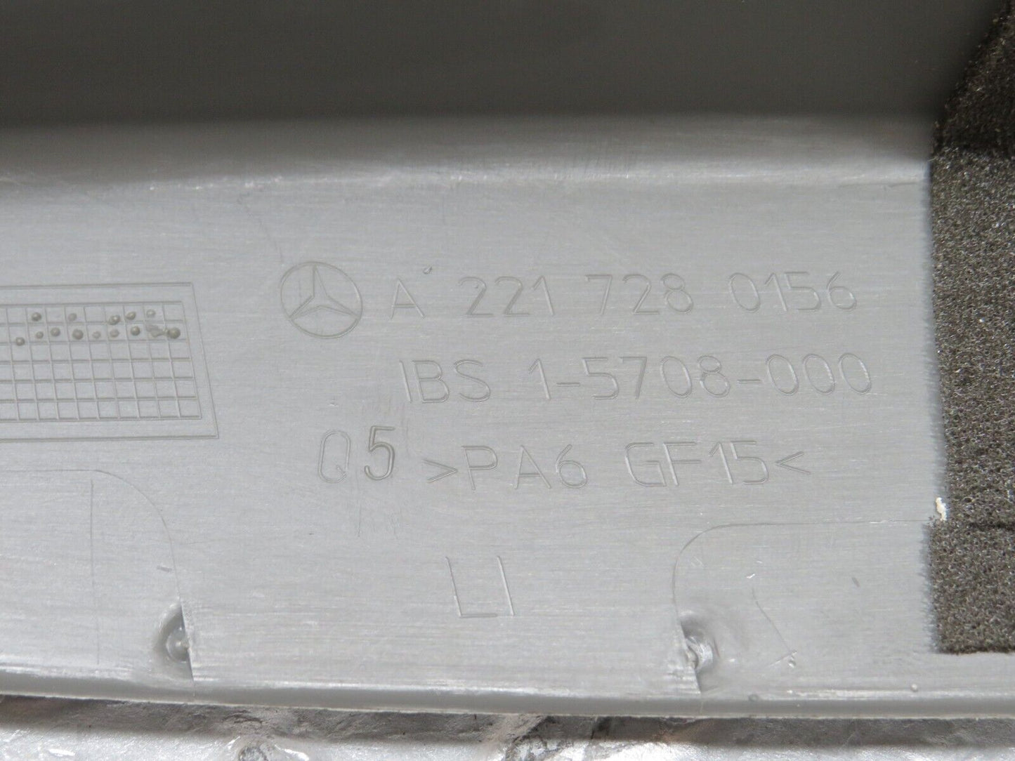 35214 Mercedes-Benz W221 Front Left Door Lock Cover 2217280156
