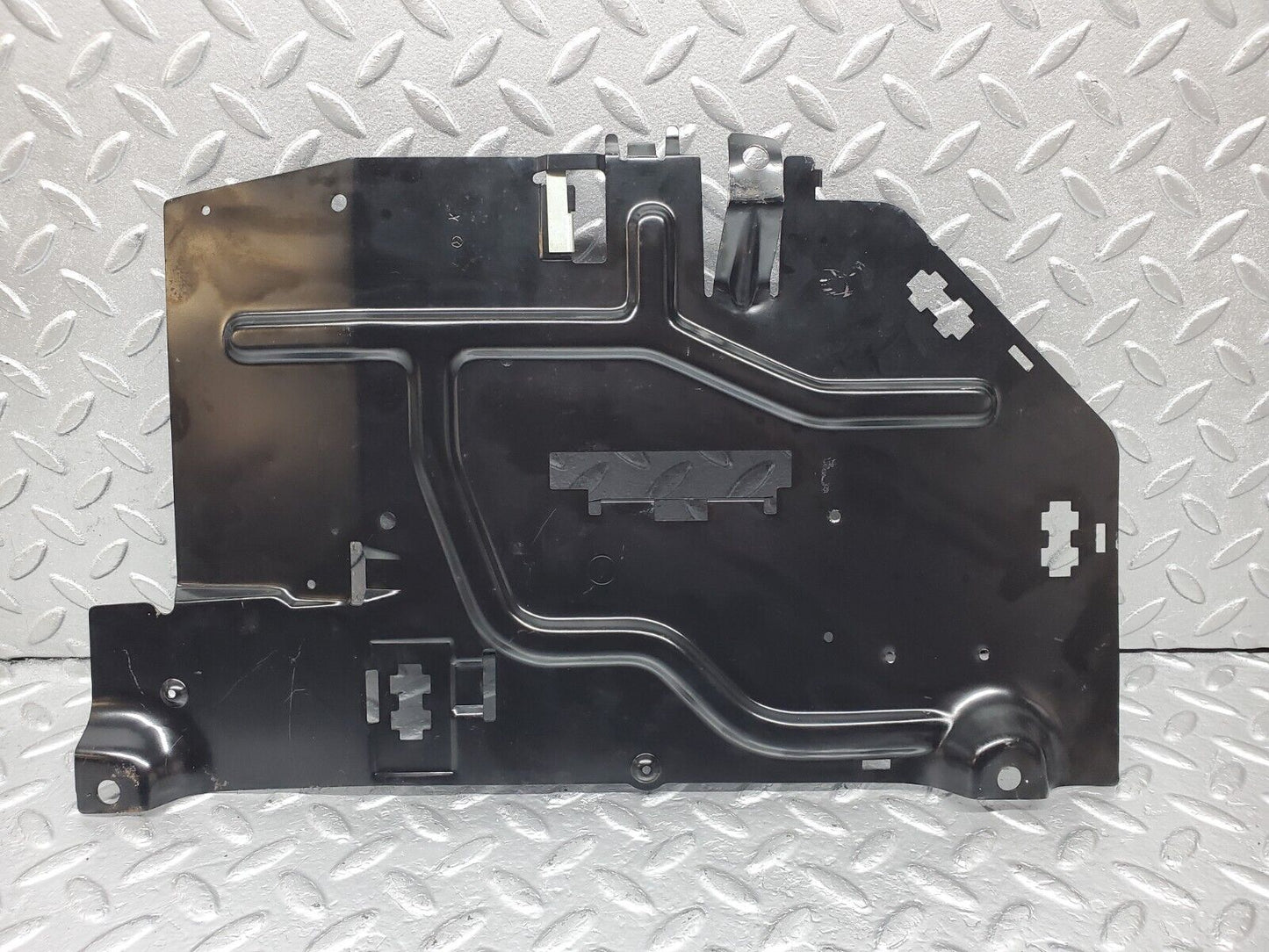 45629 Mercedes-Benz W126 420SE Left Footwell Relay Holder Bracket