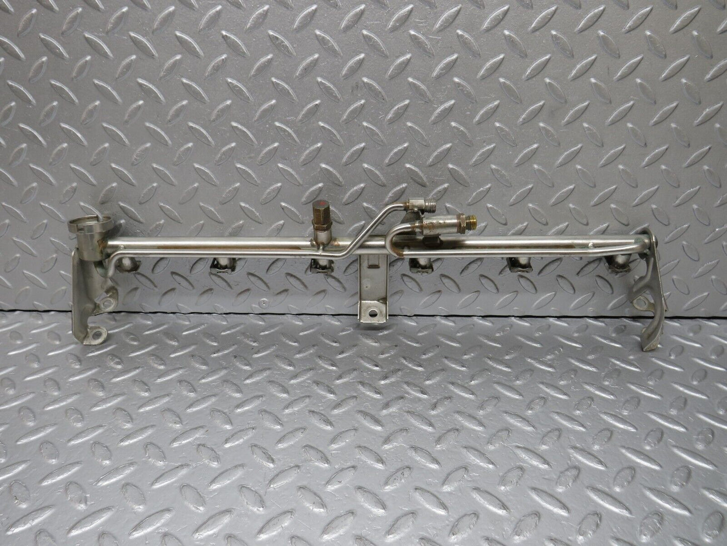 38566 Mercedes-Benz R129 280SL Coupe Fuel Injector Rail