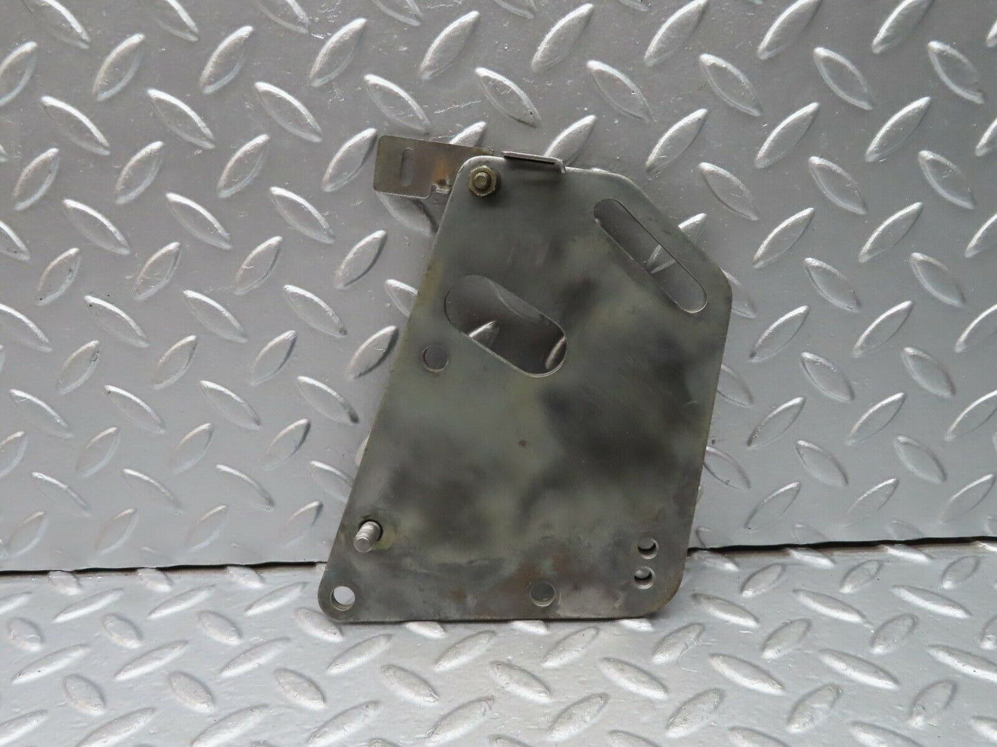 20681 Mercedes-Benz R107 450SL Power Steering Pump Bracket