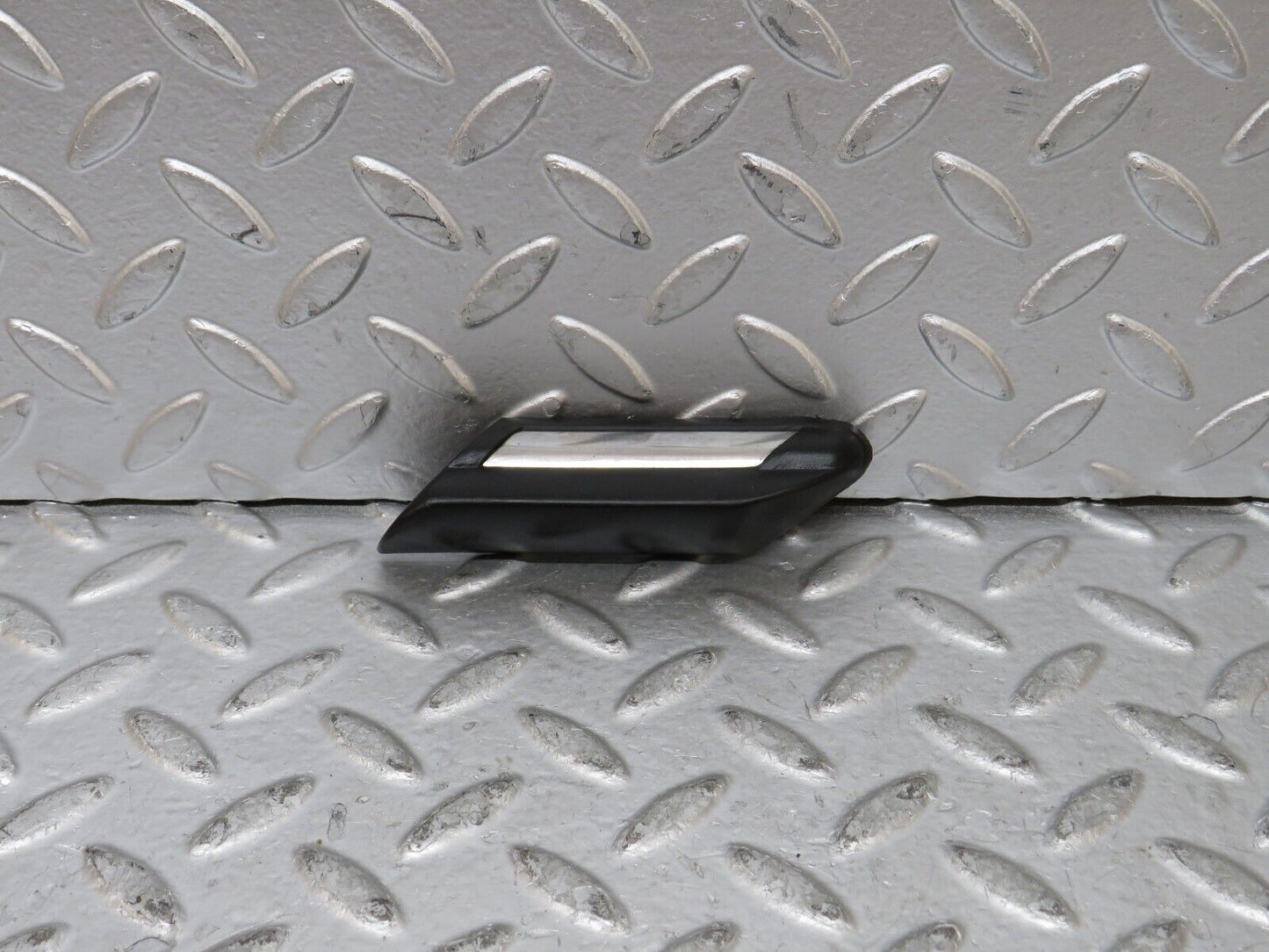 26296 Mercedes-Benz W116 450SE Rear Left Centre Fender Wing Moulding Trim