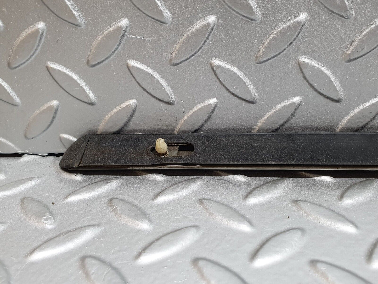 43459 Mercedes-Benz W108 280SE Front Right Fender Centre Moulding Trim