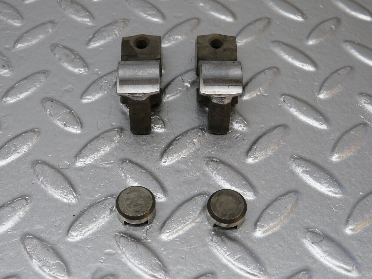 40047 Mercedes-Benz R107 350SL Rocker Arm With Valve Tappet