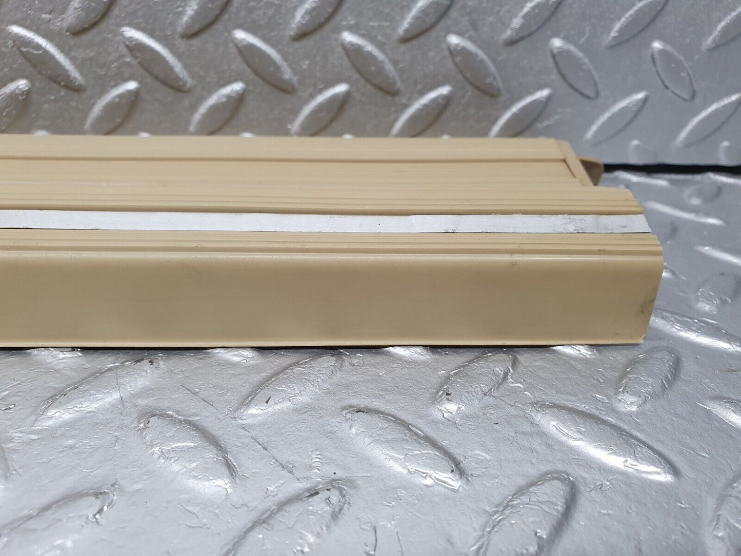40942 Mercedes-Benz W126 300SE Front Left Door Sill Trim Beige