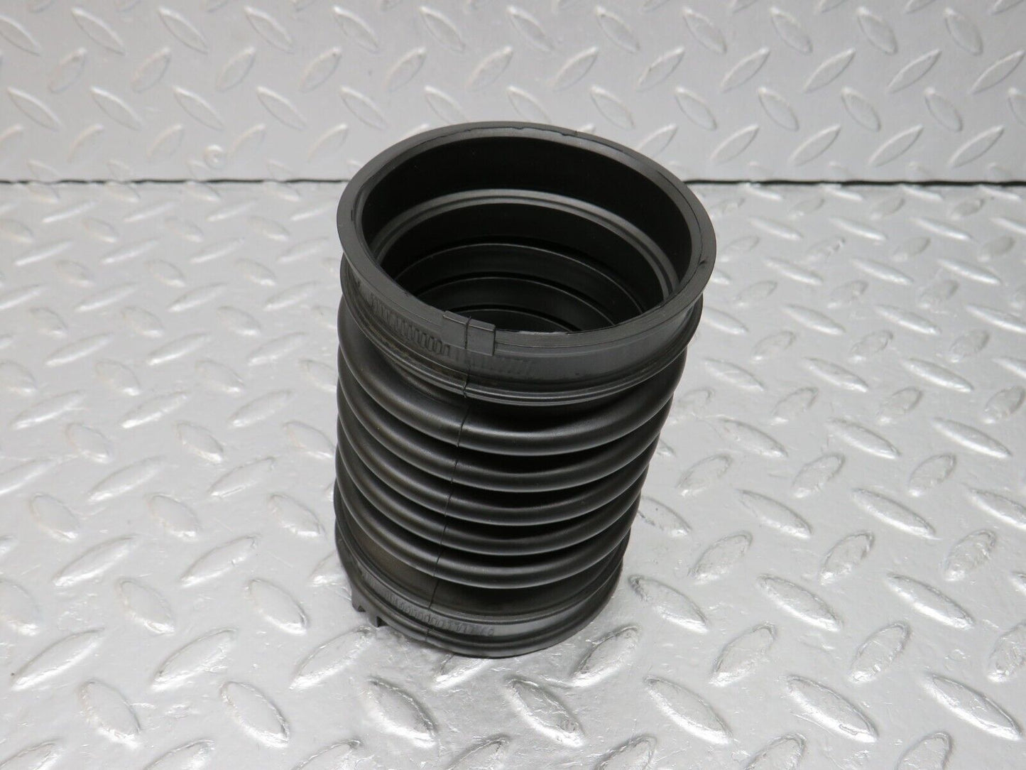 38275 Mercedes-Benz R129 280SL Coupe Air Intake Hose 1040940191