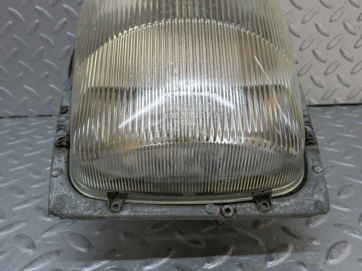 35864 Mercedes-Benz W108 Headlight Bosch 1305630023