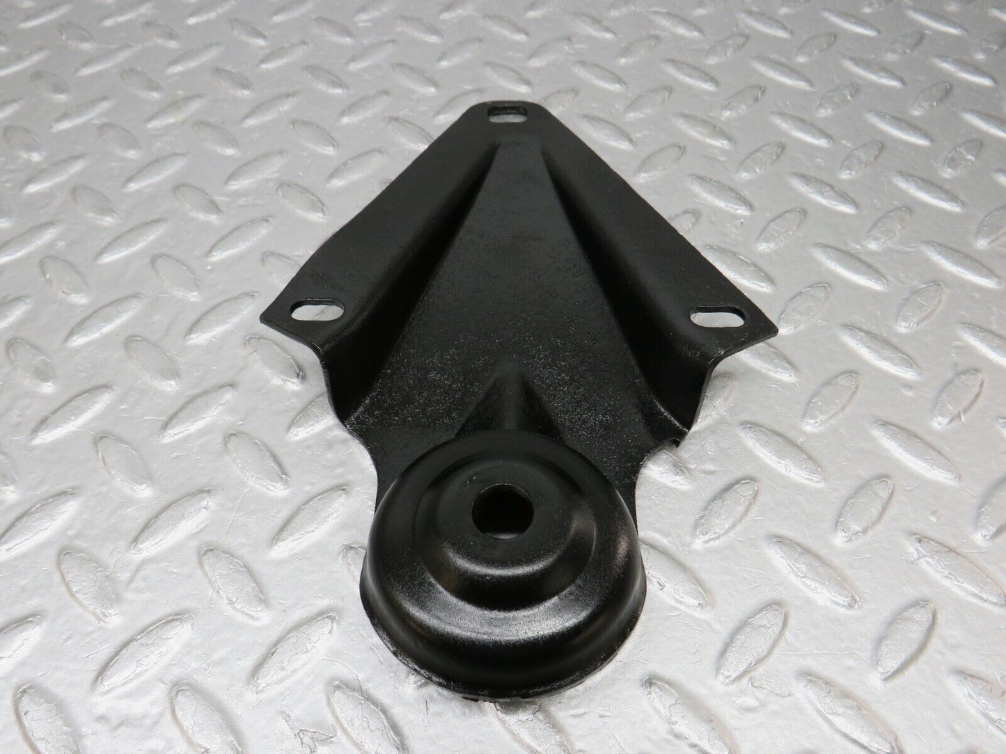 37484 Mercedes-Benz W109 300SEL Rear Suspension Axle Mounting Bracket