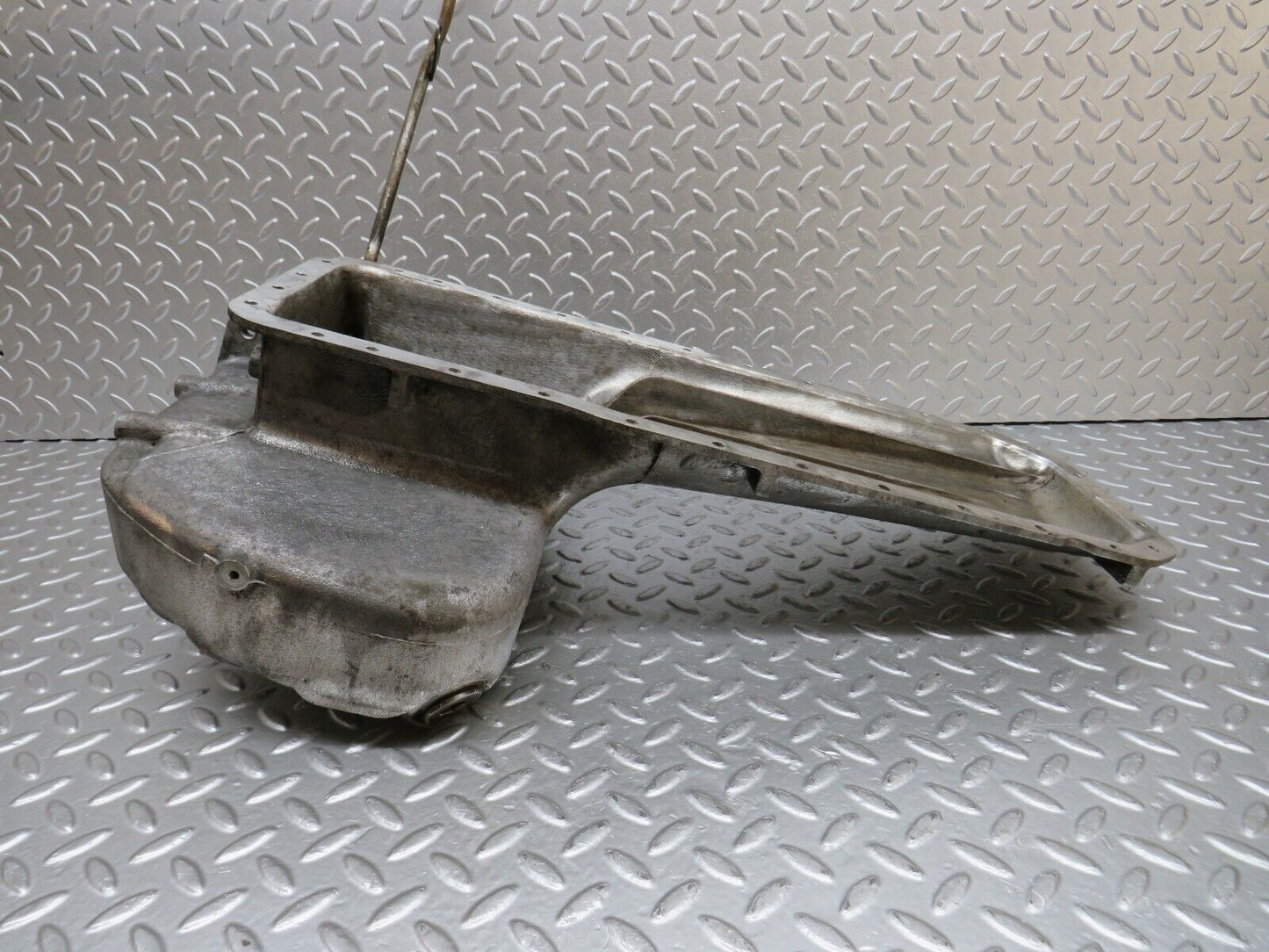32811 Mercedes-Benz C107 R107 350 V8 Oil Pan Oil Sump 1160102913 1160140166