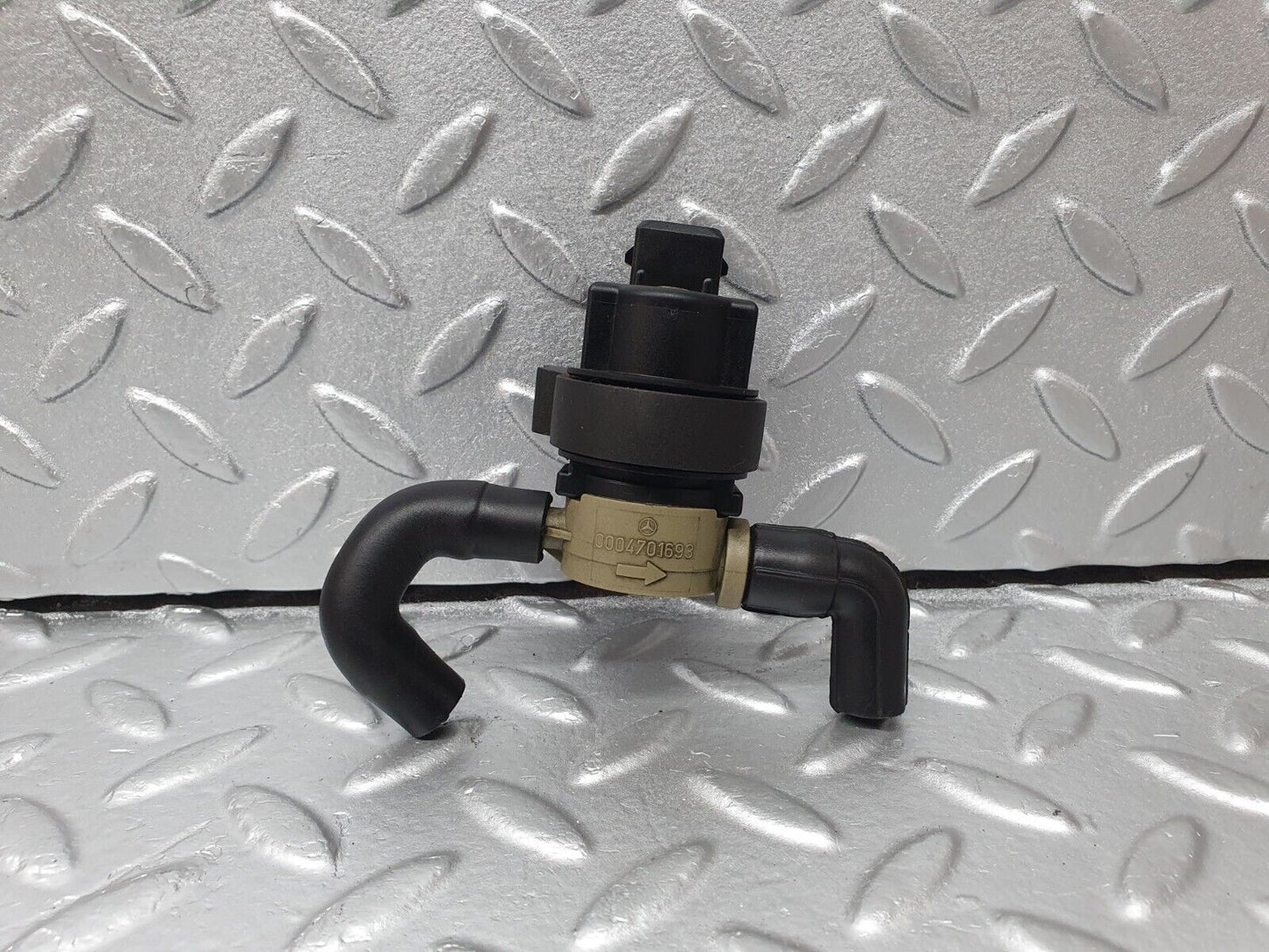 41820 Mercedes-Benz W202 C200 Fuel Regeneration Vacuum Valve 0004701693
