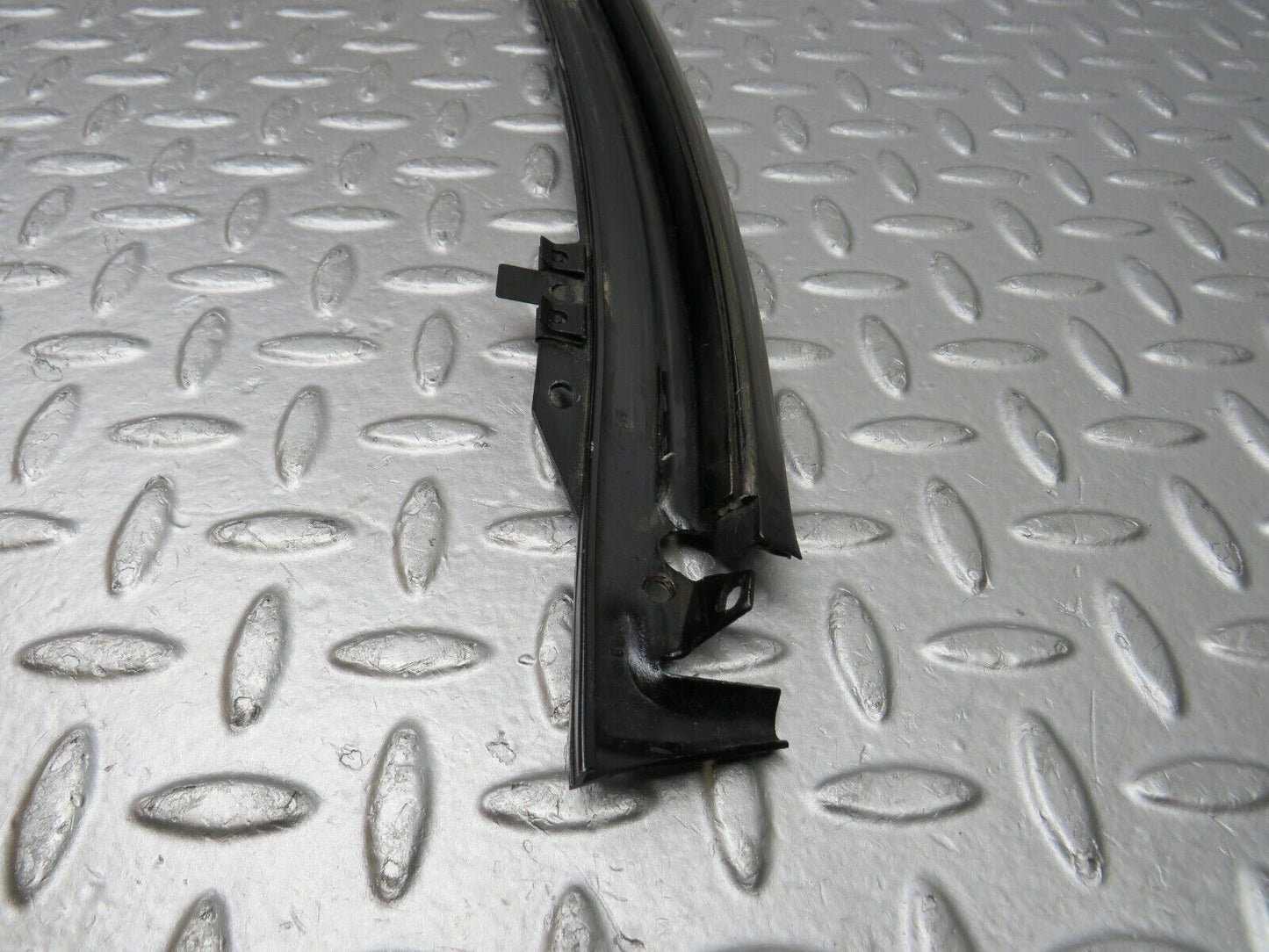 38607 Mercedes-Benz R129 280SL Coupe Front Windscreen Top Chrome Trim