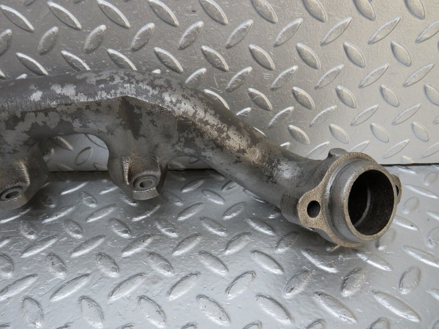 33048 Mercedes-Benz W126 380 V8 M116 Exhaust Manifold Left 1161420502 1161422302