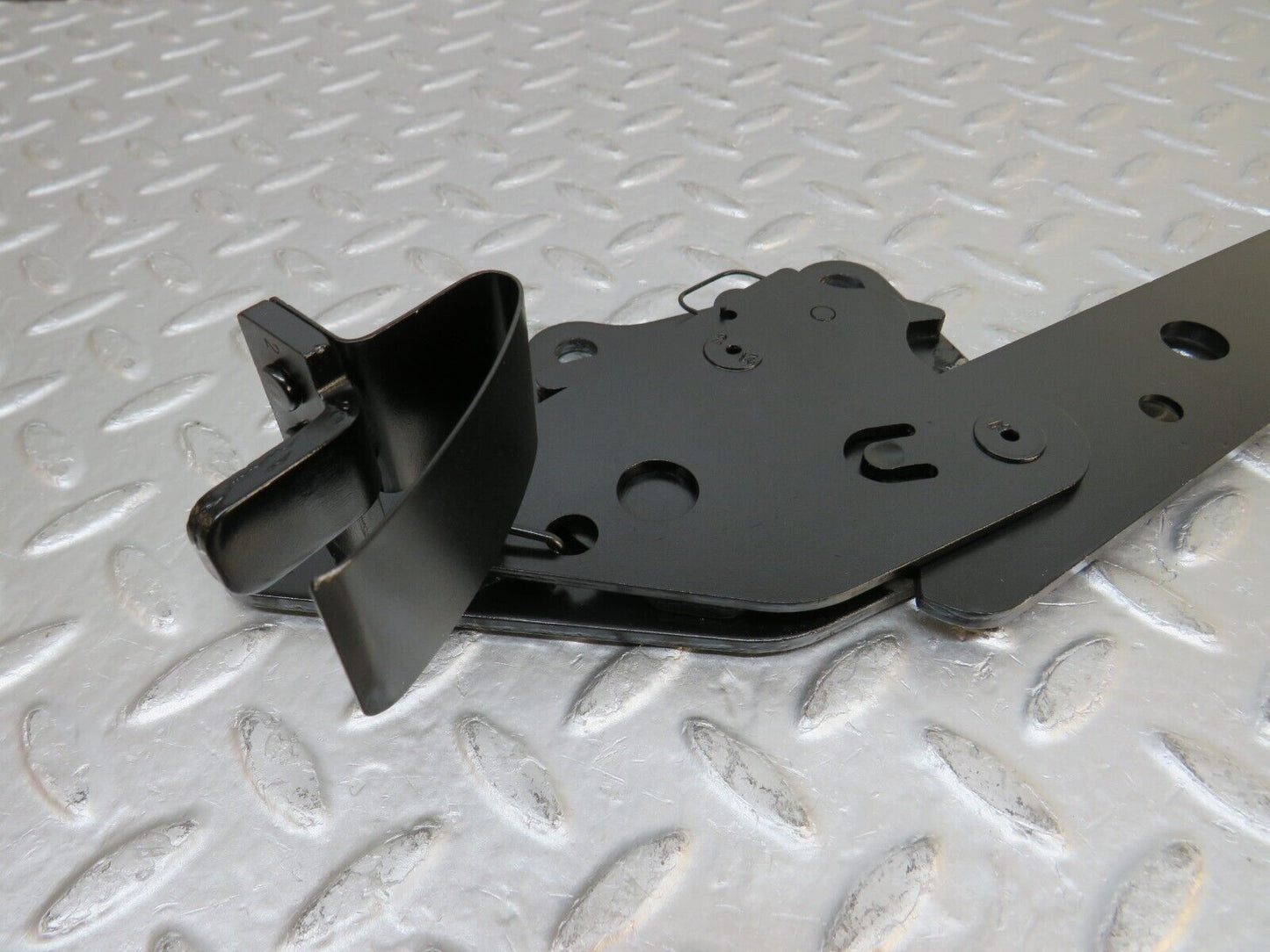 32514 Mercedes-Benz S124 300TE Wagon Rear Seat Hinge Pair