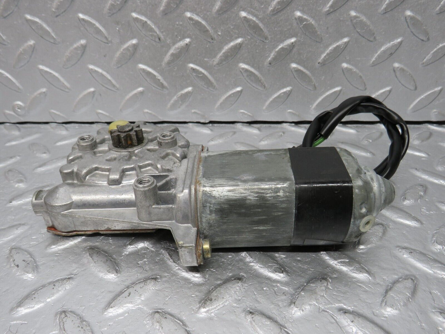 39193 Mercedes-Benz R107 500SL Coupe Right Door Window Regulator Motor Bosch 0130821016