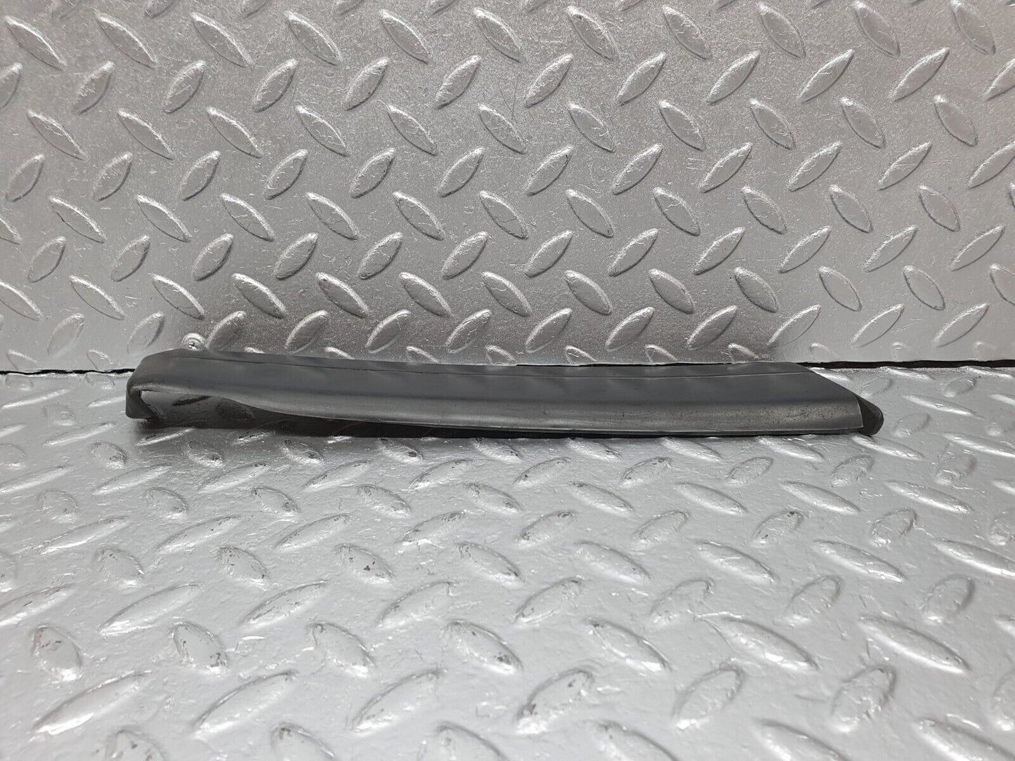 41424 Mercedes-Benz W124 200E Front Left Fender Wing Lower Moulding Trim