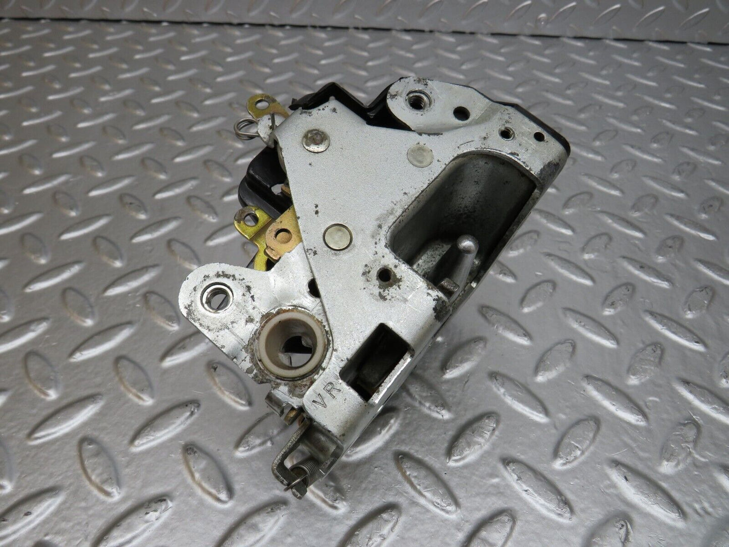 25457 Mercedes-Benz W123 200 Front Right Door Lock Mechanism 1237230208