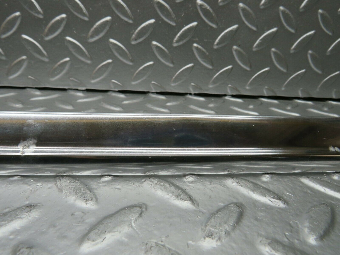 22737 Mercedes-Benz C107 450SLC Coupe Right Door Chrome Trim
