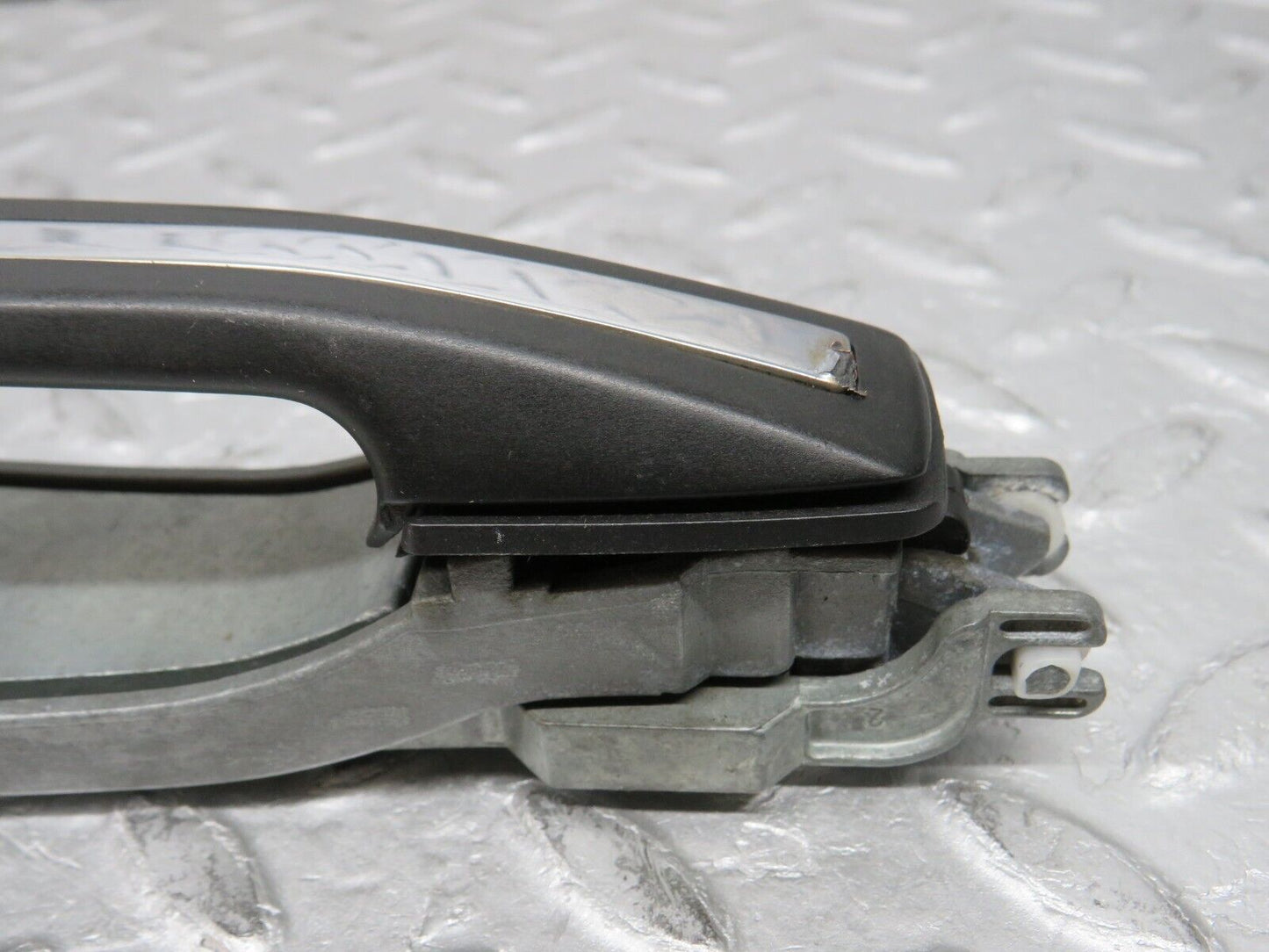 37794 Mercedes-Benz A124 320E Cabriolet Right Exterior Infrared Door Handle