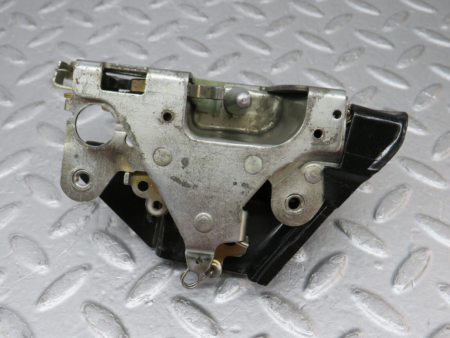 36044 Mercedes-Benz W126 420SE Rear Left Door Lock Mechanism 1237330108