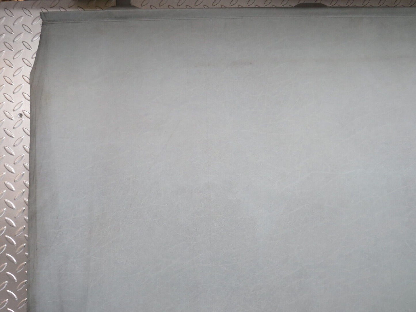 31499 Mercedes-Benz S124 220TE Wagon Trunk Roll Compartment Cover