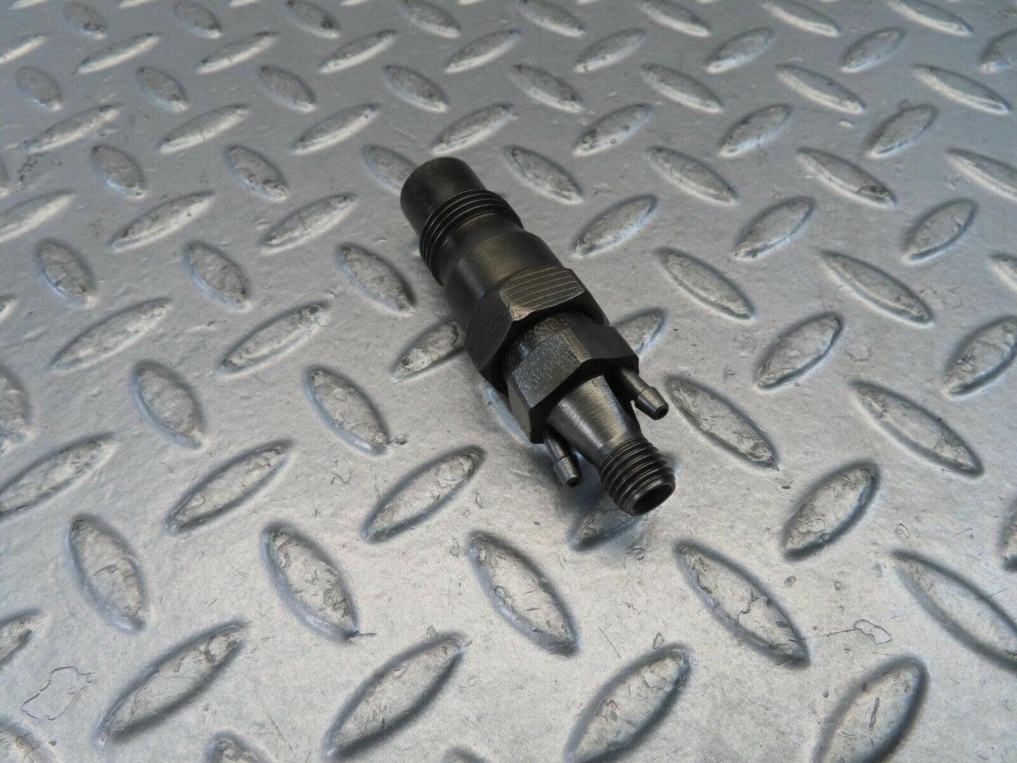 10983 Mercedes-Benz W115 220D Fuel Injector Bosch KCA30sd27/4