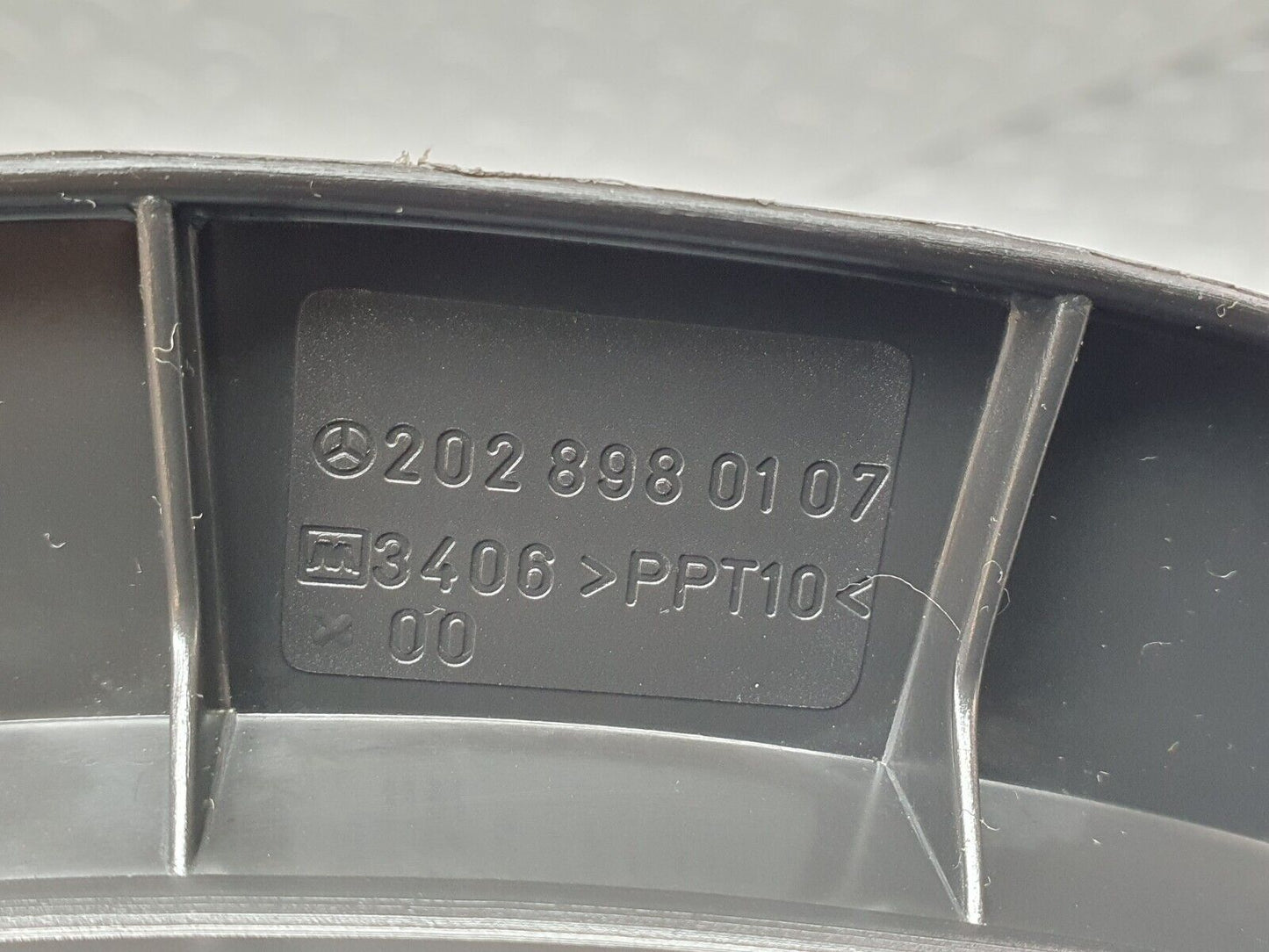 41736 Mercedes-Benz W202 C200 Spare Wheel Holder 2028980107