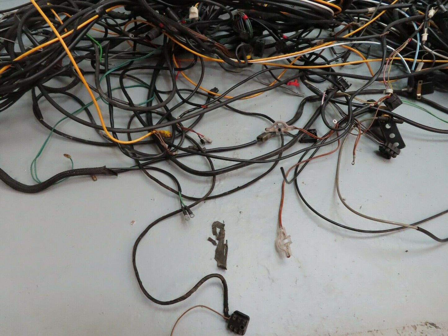 5942 Mercedes-Benz W124 230E Engine Chassis Body Wire Wiring Harness