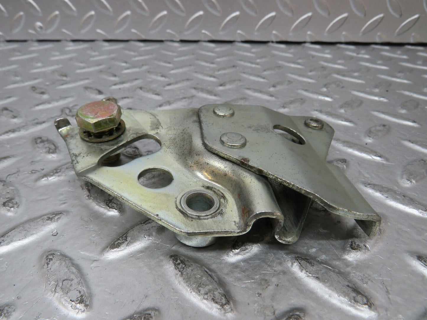 26337 Mercedes-Benz W116 450SE Front Right Seat Belt Bracket