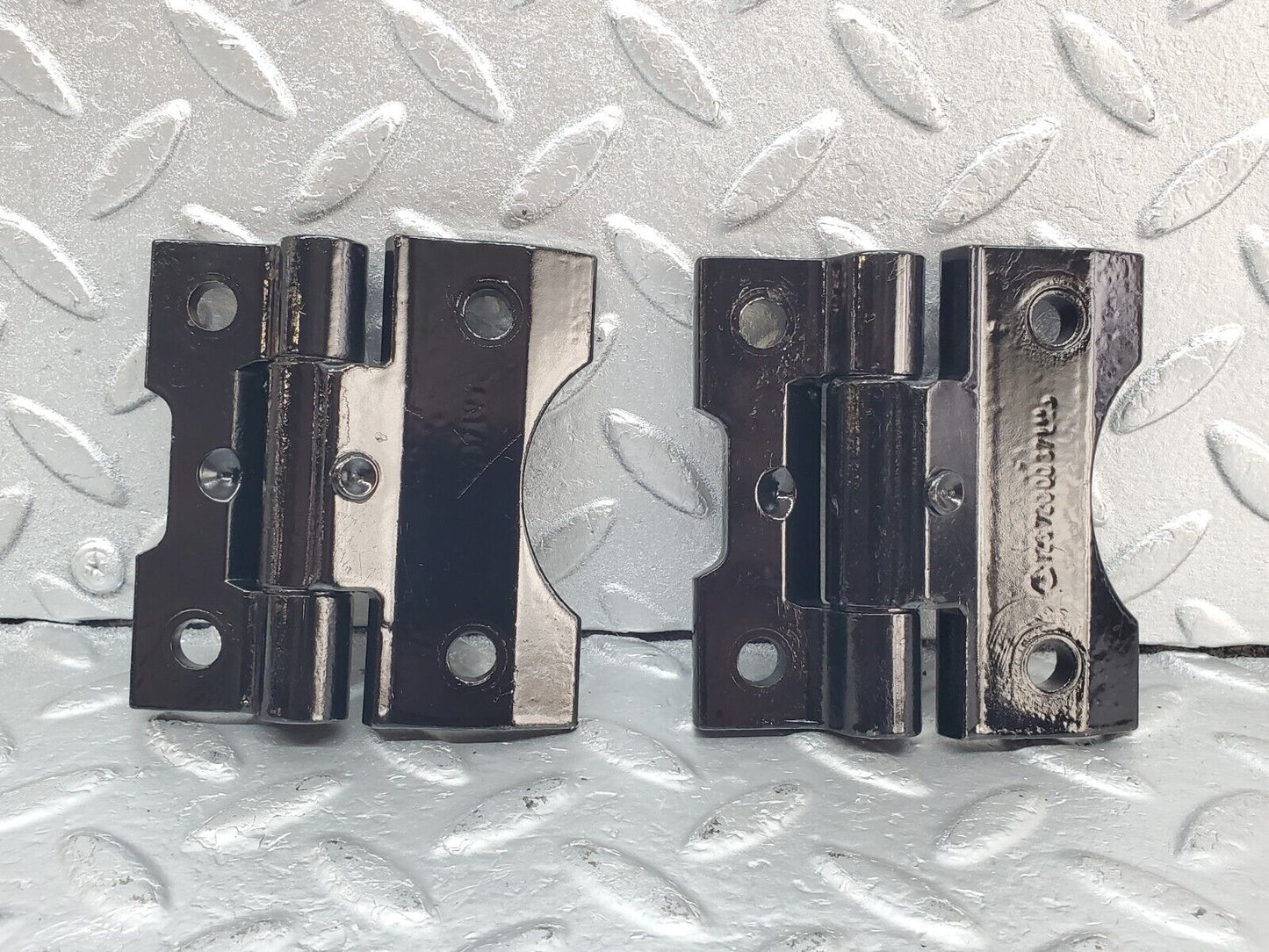 44338 Mercedes-Benz W123 280E Door Hinge Pair Left Side 1237200037
