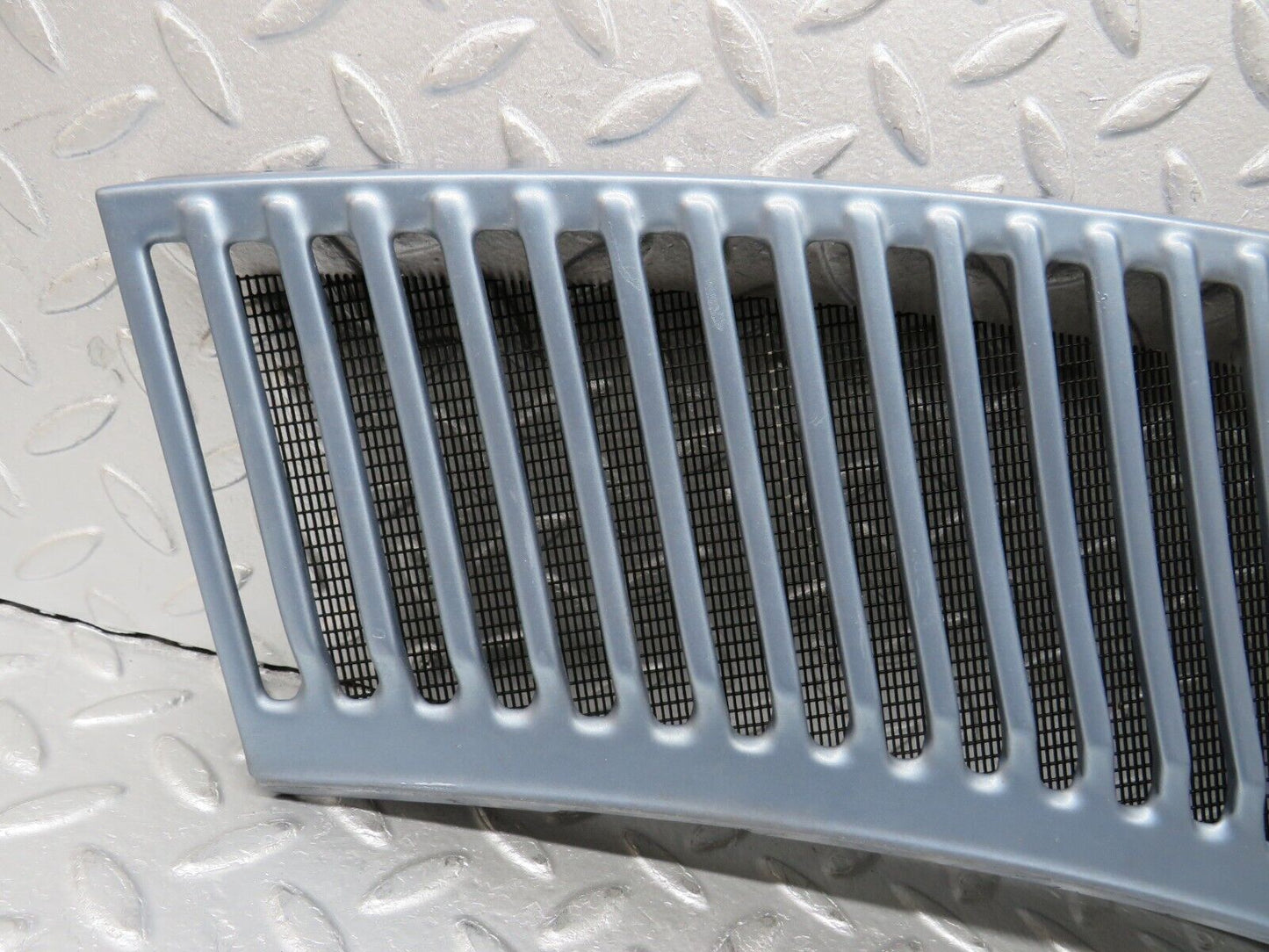 39082 Mercedes-Benz R107 500SL Air Intake Grill Right Side
