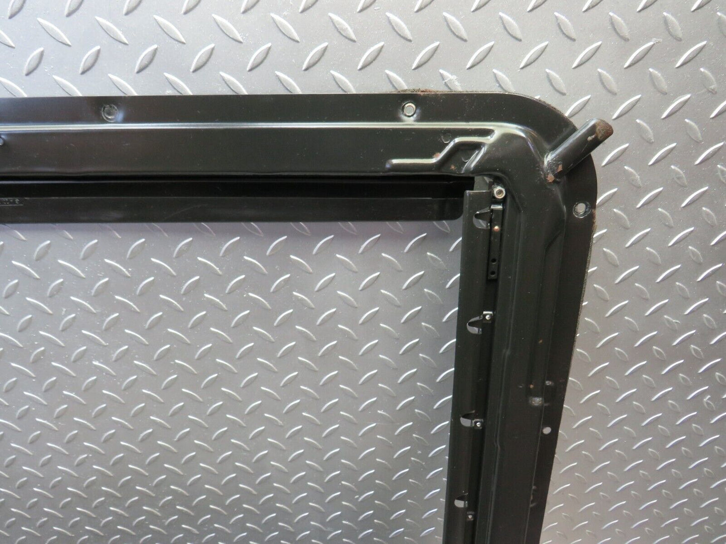 27728 Mercedes-Benz S124 300TE Wagon Power Sunroof Frame Automatic