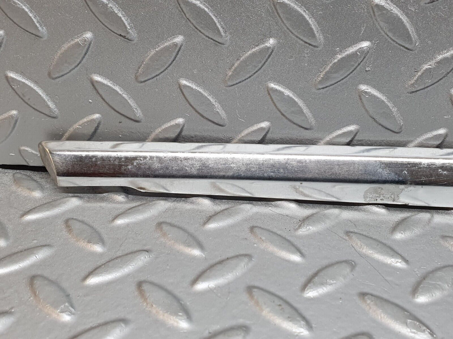 41189 Mercedes-Benz W126 300SE Front Right Door Chrome Moulding Trim