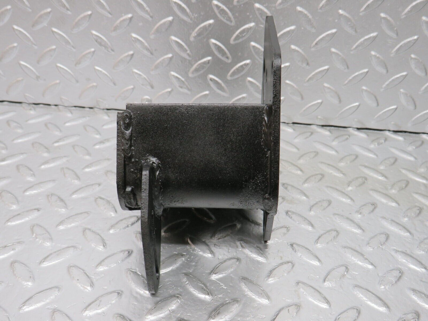 32983 Mercedes-Benz C107 R107 350 V8 Power Steering Pump Bracket