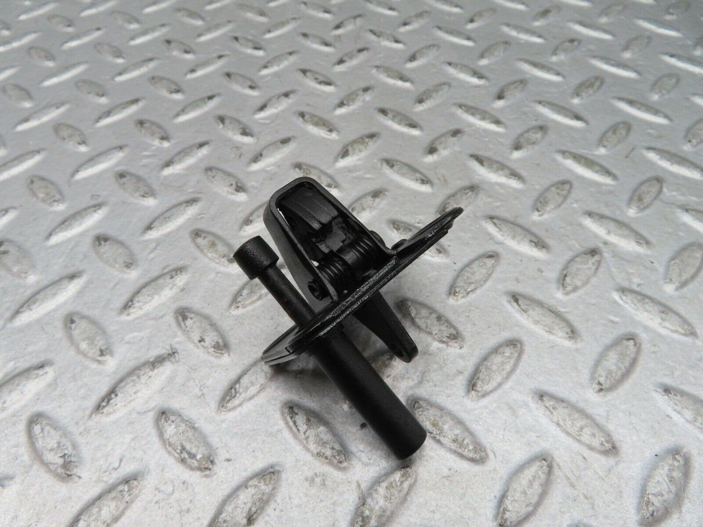 17059 Mercedes-Benz C123 280CE Coupe Bonnet Lock Catch