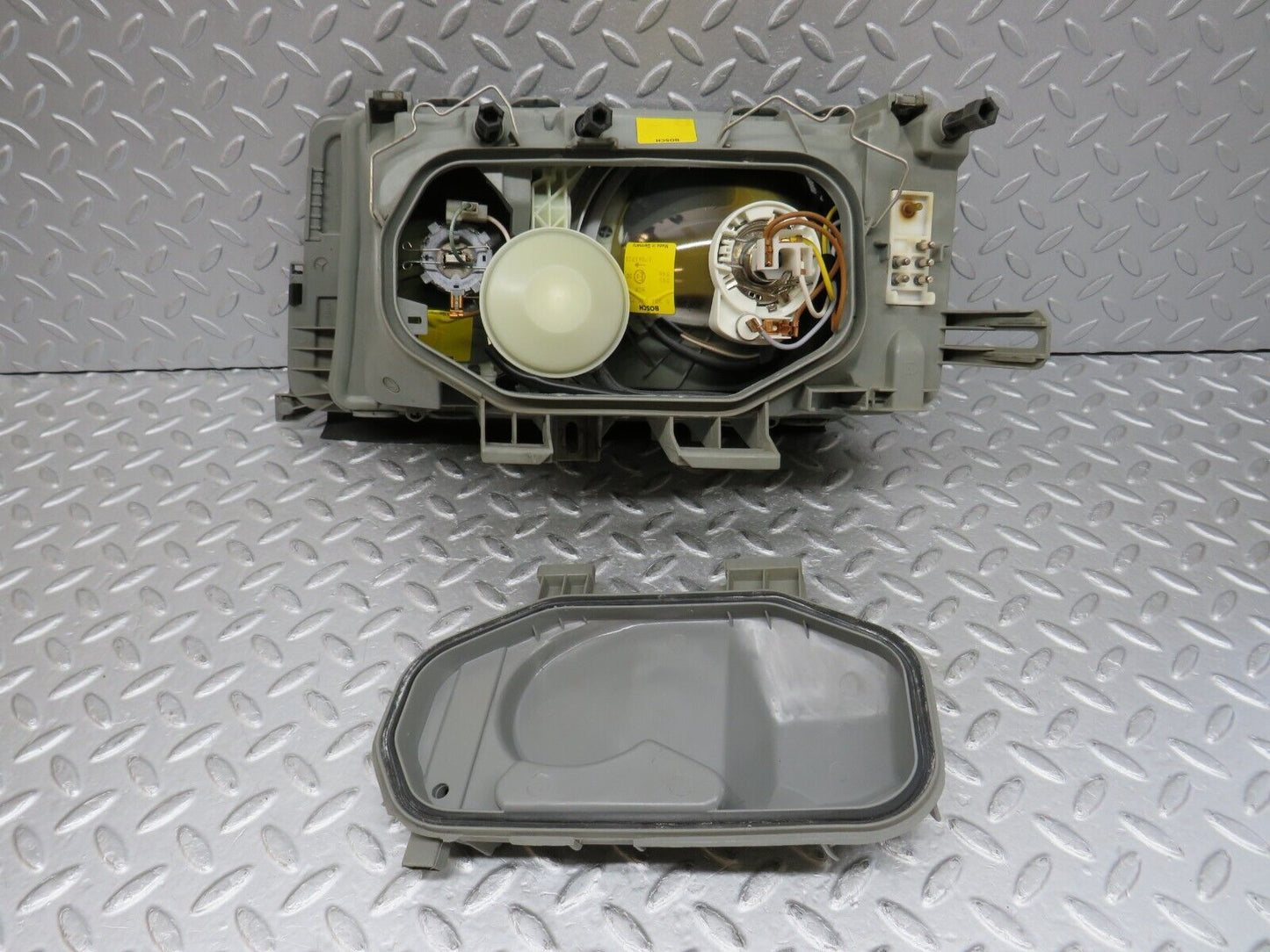 36754 Mercedes-Benz W201 190E Headlight Bosch Right Side 0301067722 1305620537 1305235076