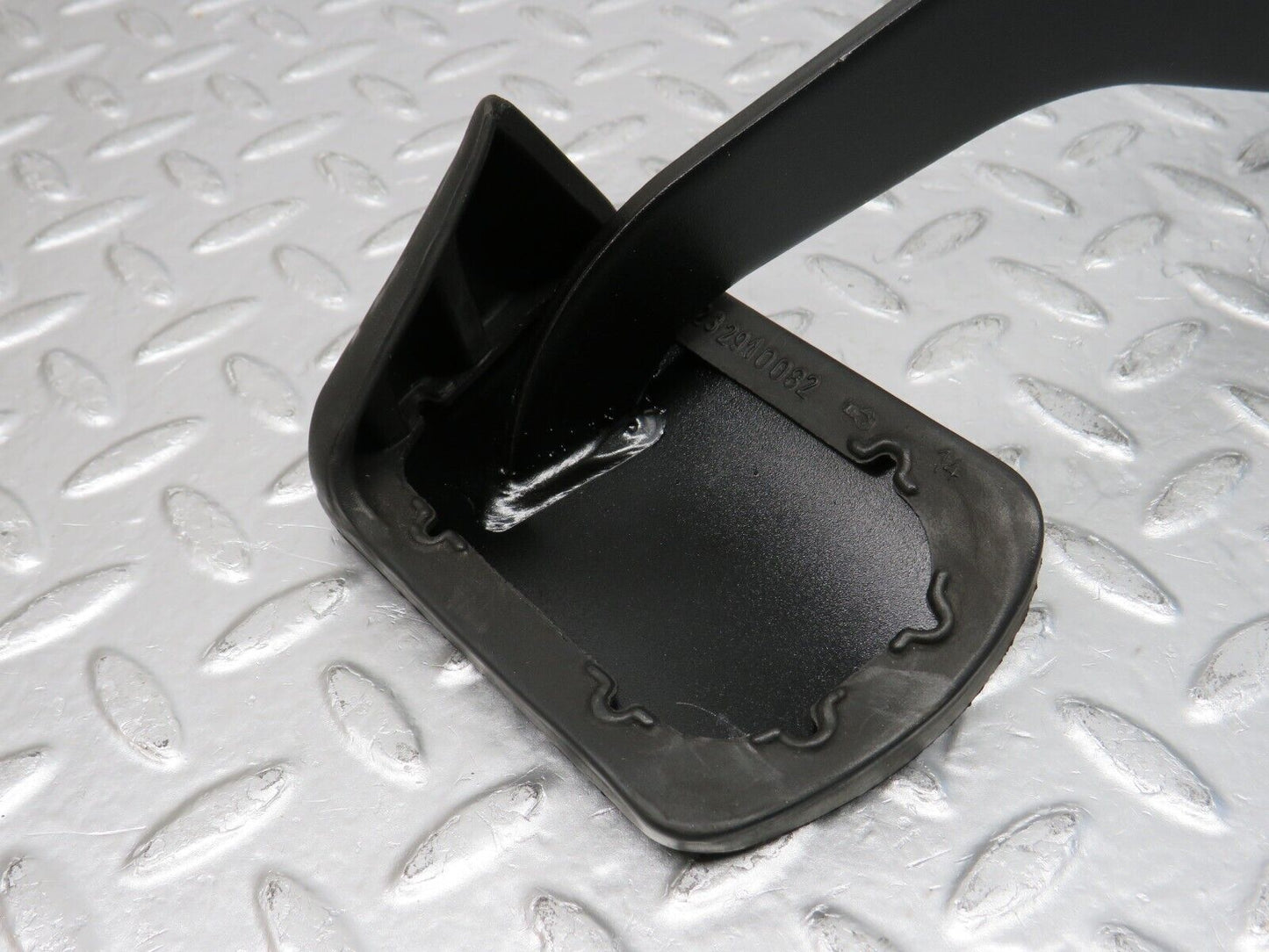32553 Mercedes-Benz S124 300TE Wagon Brake Pedal With Rubber 1232910082