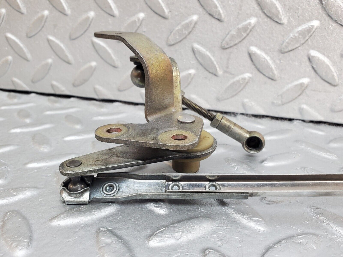 45370 Mercedes-Benz 280E M110.983 Throttle Linkage